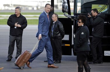 Super Bowl: Broncos y Panthers llegan al norte de California