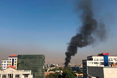 Ataque con bomba contra convoy del vicepresidente afgano deja al menos dos muertos
