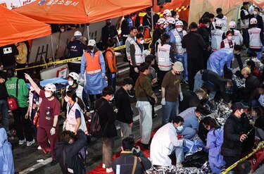 Al menos 149 muertos en una estampida en celebraciones de Halloween en Seúl