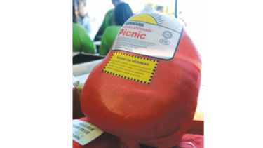 Jamones en Navidad, una tradición política que se renueva