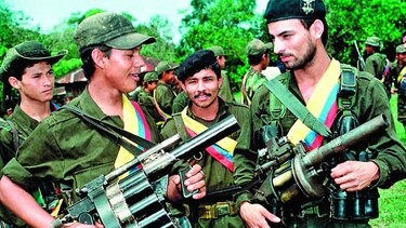 Mil exguerrilleros de las FARC serán escoltas de personalidades