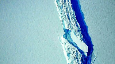 Iceberg se desprende de la Antártida