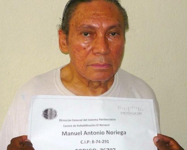 Noriega es trasladado a un hospital para una revisión médica