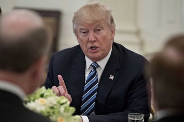 Corte de apelaciones mantiene bloqueo a decreto antimigratorio de Donald Trump
