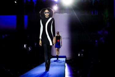 Pierre Cardin sumerge París en los mares