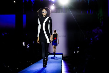 Pierre Cardin sumerge París en los mares