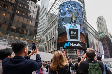 SpaceX entra en el Nasdaq-100 pero cae un 6.83% y cierra por debajo de su precio de debut