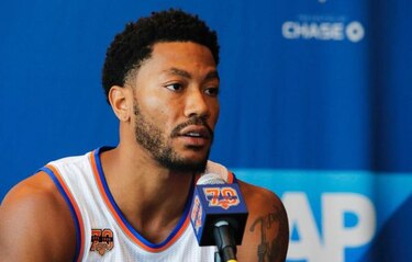 Cavaliers negocian contrato con Derrick Rose