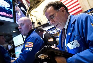 Wall Street abre con fuertes ganancias y el Dow Jones sube un 0.93%