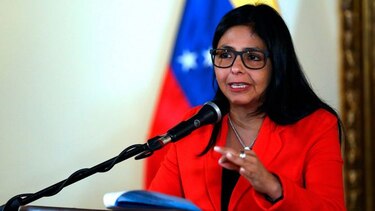 Vicepresidenta de Venezuela reaparece en redes sociales tras sufrir la caída de un árbol