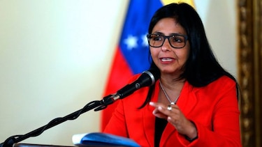 Vicepresidenta de Venezuela reaparece en redes sociales tras sufrir la caída de un árbol