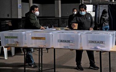 Más del 20% del electorado en Chile vota en primera jornada para cambiar la Constitución