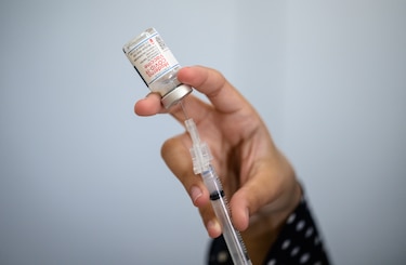 Moderna confía en que su dosis de refuerzo funcione contra ómicron