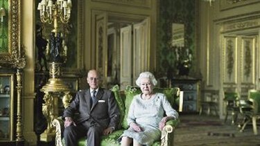 Nuevo retrato de Isabel II y Felipe