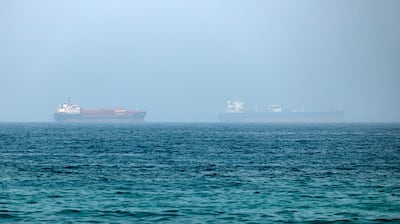 El petróleo de Texas sube un 1.6 % tras ataques en Ormuz y Arabia Saudí
