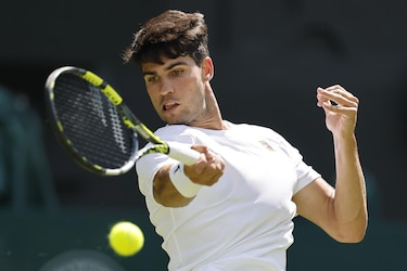 Alcaraz duda en su regreso, pero avanza en Cincinnati