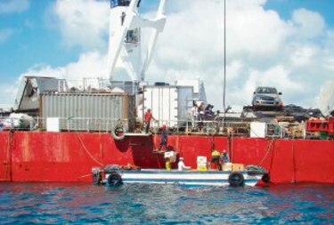 Suspenden actividad turística en playas de islas Galápagos