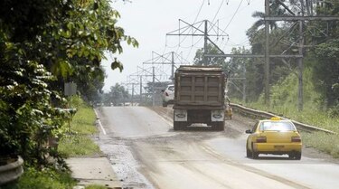 Cierre esporádico en la vía hacia el Zoológico de Summit, en la avenida Omar Torrijos