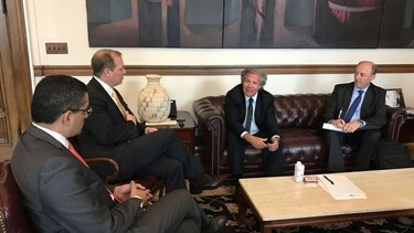 Delegación de la SIP expone sobre la situación de GESE a Luis Almagro y Edison Lanza