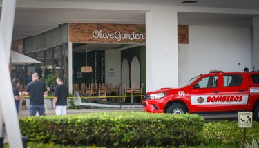 Atienden explosión en un restaurante de Town Center; cuatro personas afectadas