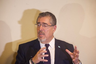 Presidente electo de Guatemala pide que lo acompañen para entrega de recurso legal