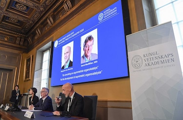 Dos expertos en los catalizadores ganan el Nobel de Química