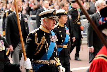 El féretro de Isabel II recorrió las calles de Londres por última vez