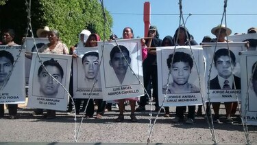 Equipo internacional de fiscales evaluará investigación sobre estudiantes desaparecidos en México