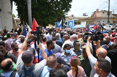 Multitudinaria e inédita protesta antigubernamental en un pequeño pueblo de Cuba