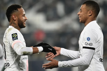 El PSG gana sin Messi en Burdeos gracias a Neymar y Mbappé