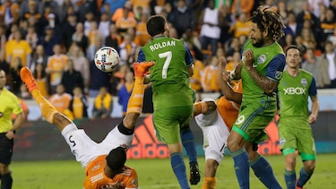 Sounders, de Román Torres, ponen un pie en la final de la MLS