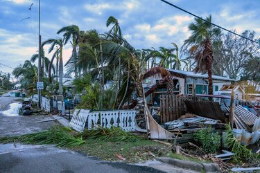 Aumentan a cuatro los muertos por el huracán Milton, que sale de la península de Florida