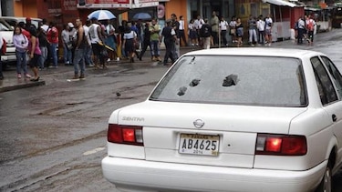 Docente y estudiante, heridos durante protesta en el Instituto Nacional
