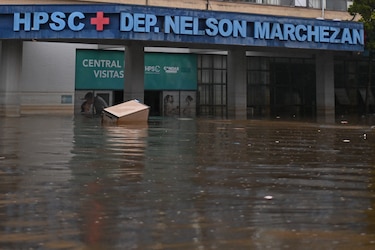 Más de 80,000 personas han sido rescatadas de sus casas tras las inundaciones en el sur de Brasil