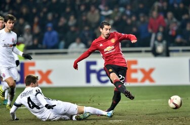 Manchester United gana en Ucrania y logra el pase en la Liga Europa