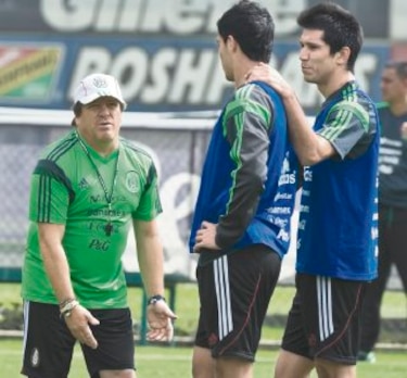 El Tri ensaya para anular a su rival