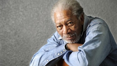 Morgan Freeman sale ileso tras un aterrizaje de emergencia