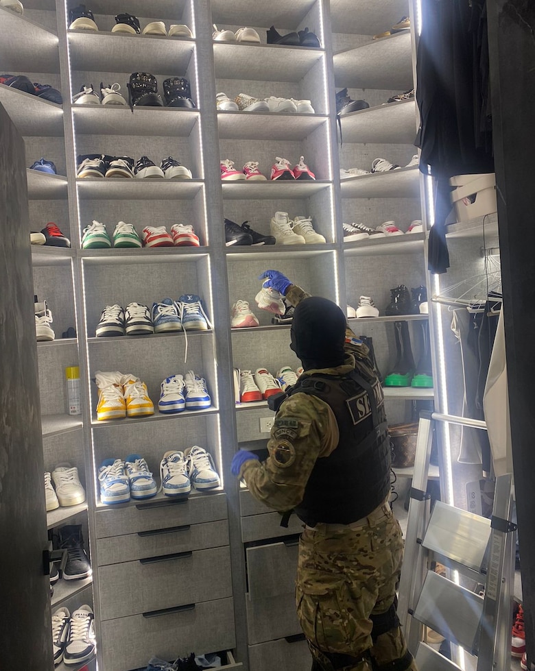 Carros blindados, joyas, relojes, lo que hallaron las autoridades en la operación Ballena