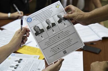 Puerto Rico vota en primarias demócratas