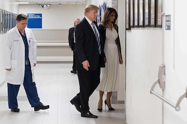 Trump visita hospital donde están víctimas de la masacre de Florida