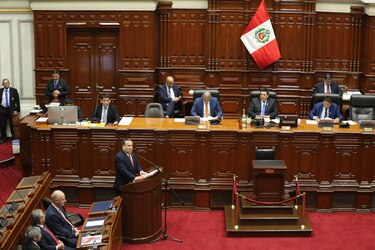 El Congreso de Perú da su respaldo al gabinete de Boluarte en pleno escándalo de los Rólex