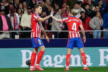 Expulsión de Barrios, polémica y golazo de Sorloth en el encuentro del Atlético contra el Celta