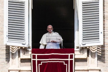 Vaticano promueve debate con teólogos