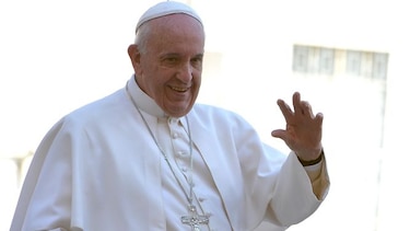 El papa Francisco defiende a la familia tradicional al abrir el sínodo