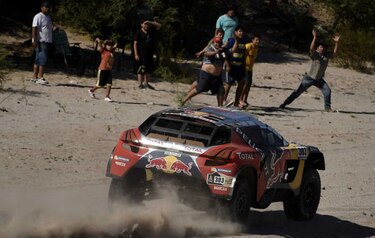 Carlos Sainz domina la novena etapa y es el nuevo líder