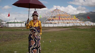 Tibetanos celebran su festival anual de carreras de caballos