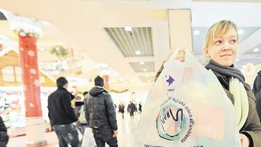 Europa busca poner fin al despilfarro de bolsas de plástico
