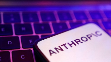 Anthropic está en conversaciones con Samsung para desarrollar su primer chip de IA personalizado