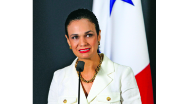 Ministros dan informe de dos años de gestión