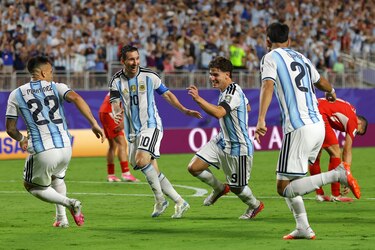 Argentina impone su jerarquía en la prórroga y tiene su boleto a semifinales
